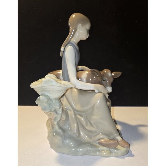 Lladro Girl with Calf, Cow 4813 Retired Rare vintage 8" - Picture 3 of 8